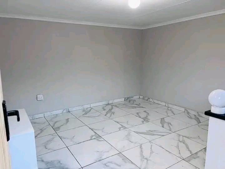 Cottage available to rent at phumula📍not f  in Vosloorus