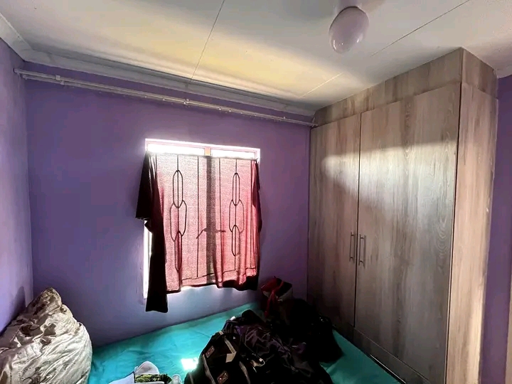 Neat & clean 3 bedroom house available immedi  in Windmill Park
