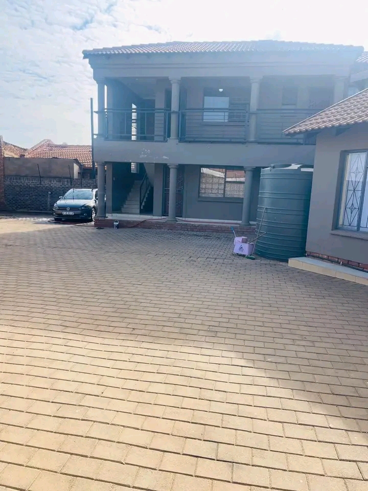 Bachelor acommodation to let 1st august 
dep  in Mamelodi