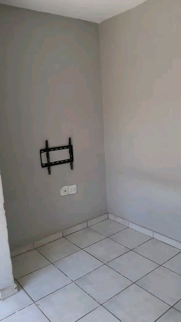 Renovated now ready for occupation r2900 bach  in Cosmo City