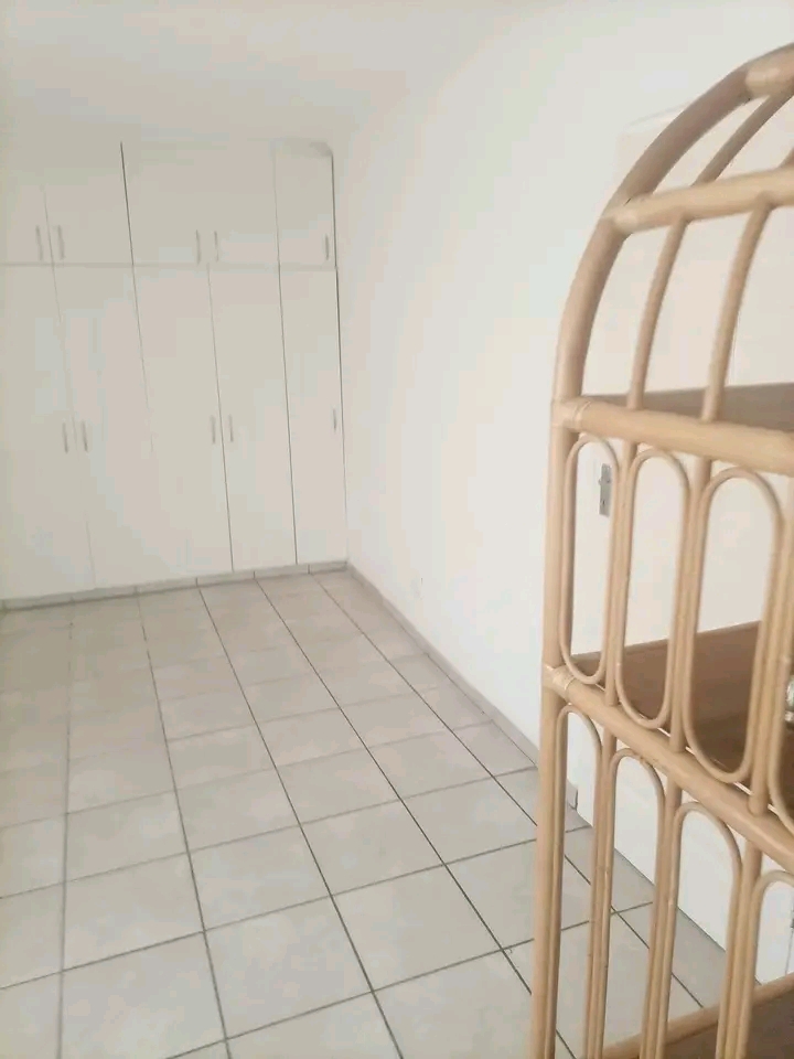 Charming 2 bedroom cottage available
discove  in Kensington