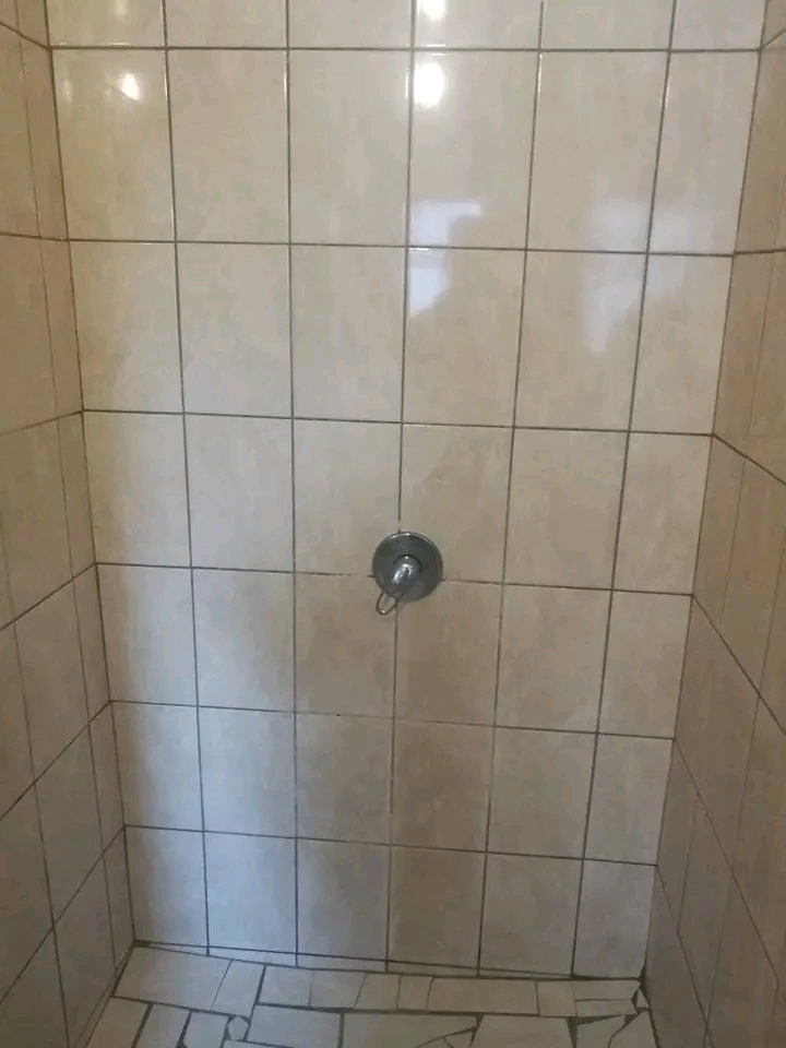 Big ensuite available immediately in zone 5 n  in Meadowlands