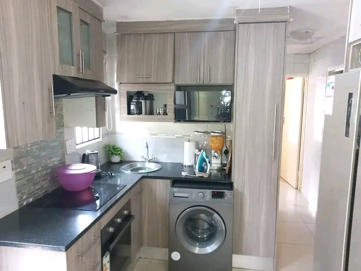 House to let
rental price:r7000 plus deposit  in Windmill Park