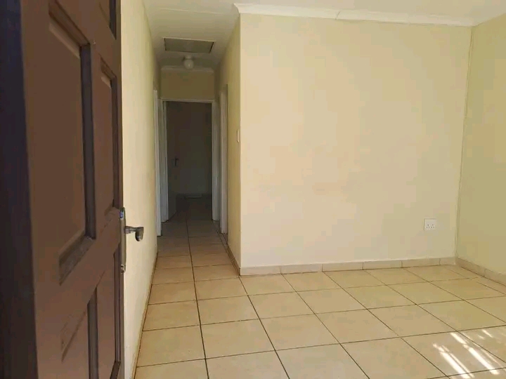 House available immediately to rent at paradi  in Vosloorus