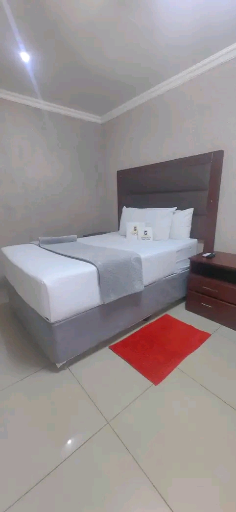 Day rest 10am to 5pm - r300
night rest 6pm t  in Braamfischer