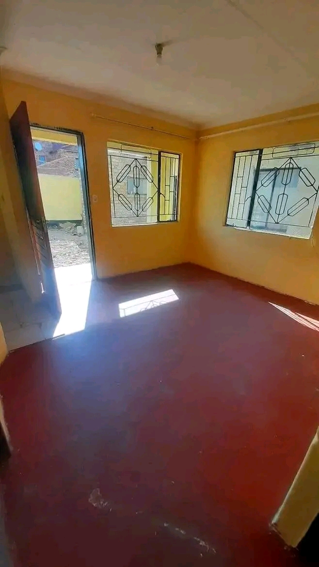 2 bedroom house -with few outside rooms -to r  in Ebony Park