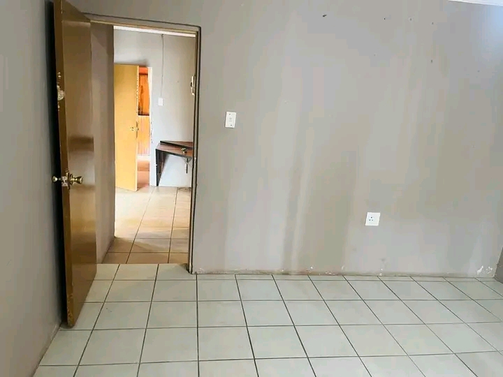 2 bedroom house/apartment is available immedi  in Mamelodi
