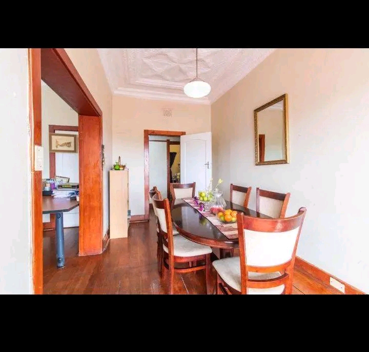 3 bedroom house to rent available. r8000 wate  in Bezuidenhout Valley