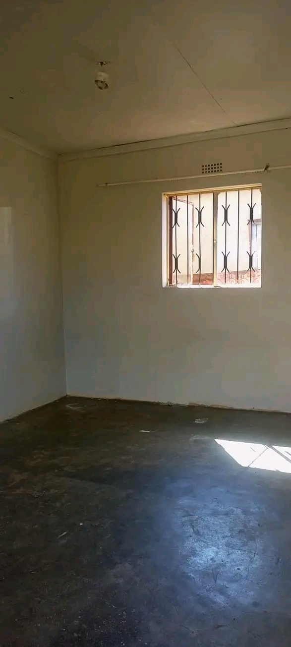 Standard room available  rent r1000* next to   in Mofolo