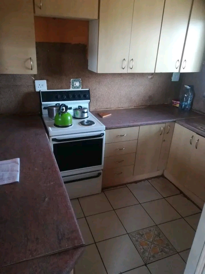 2 bedroomed house available for month end at   in Vosloorus