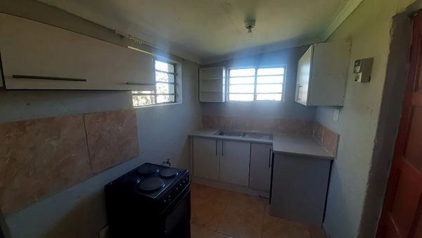 One bedroom cottage to rent
immediately avai  in Austin View