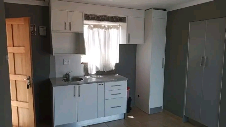 Bachelor available for rent 🏡 
centurion   in Olievenhoutbosch