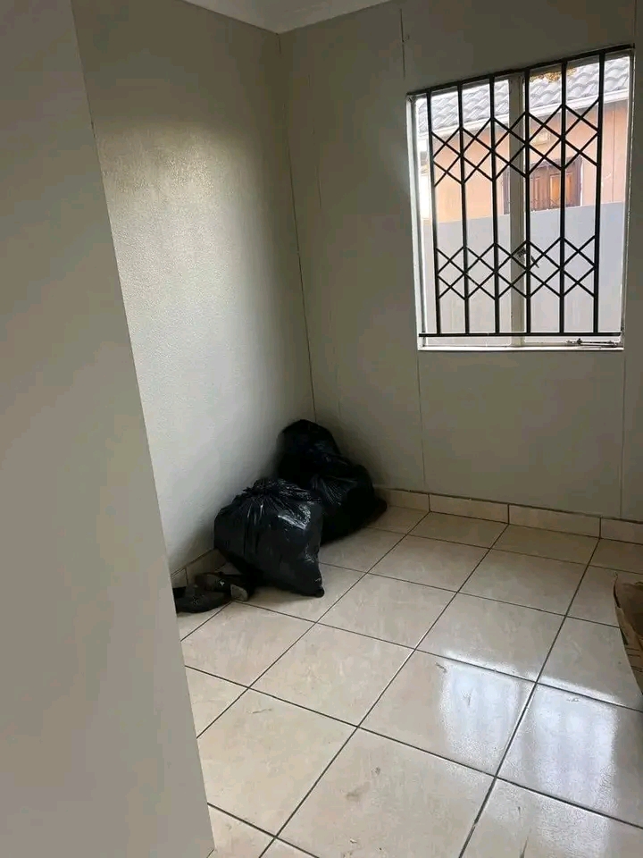 3 bedrooms with bic 
lounge 
kitchen with b  in Windmill Park
