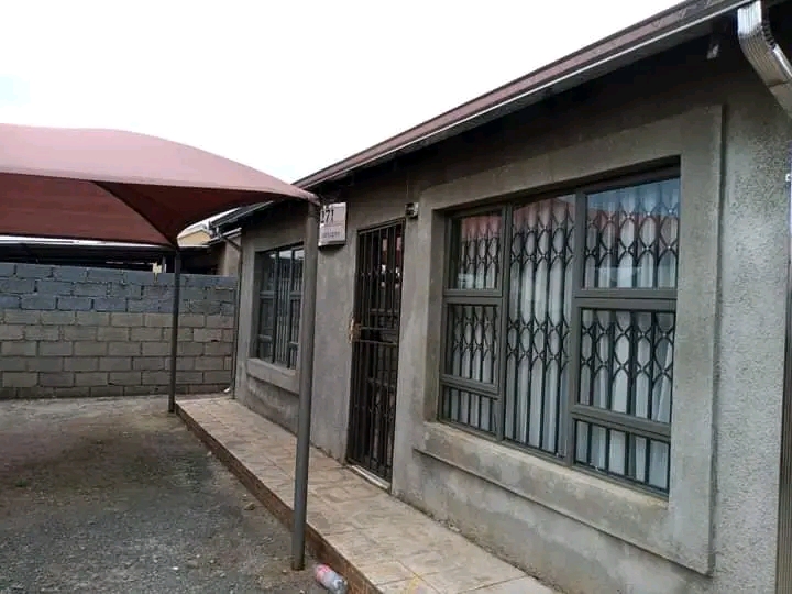 House available to rent at ext 25

•2 bed  in Vosloorus