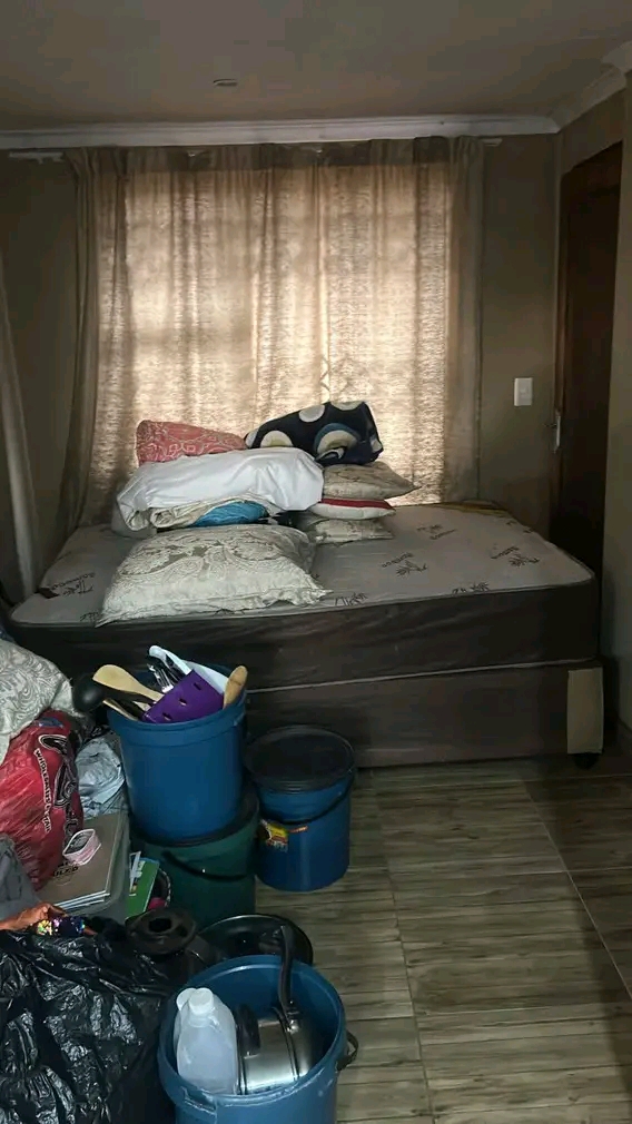 Bachelor unit for rent in eastfield ext 16
  in Vosloorus