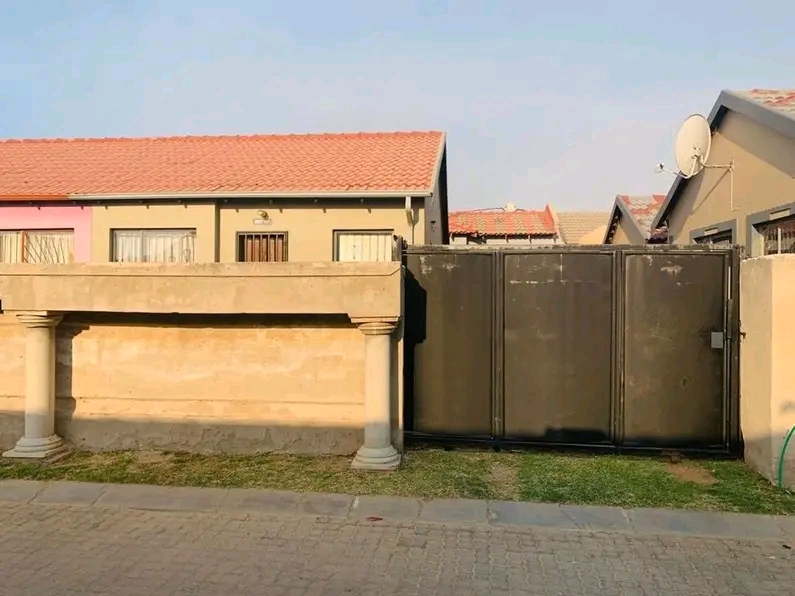 This semi detached 2 bedrooms house with open  in Roodepoort