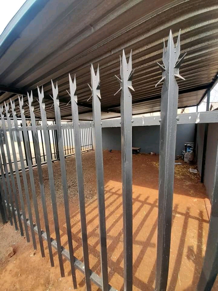 House to rent
available immediately
3 bedro  in Dawn Park