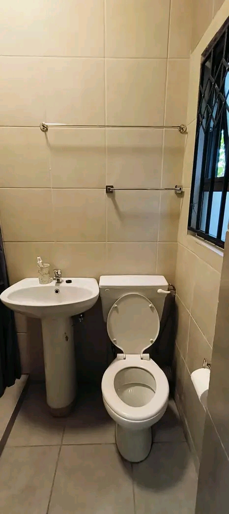 One separate bedroom cottage with fitted kitc  in Norkem Park