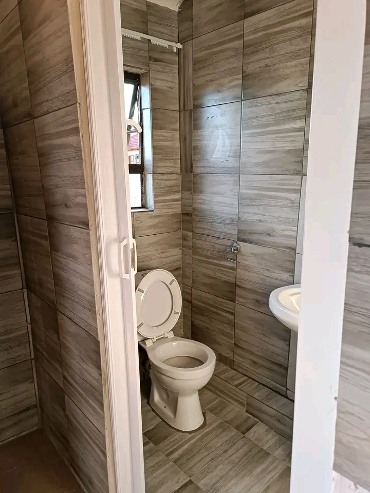 Very big room available for occupation in ext  in Clayville