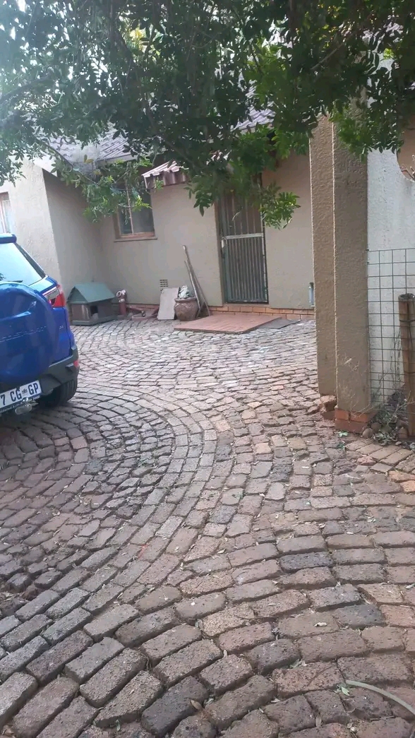 I am renting out a semi house in groeneweide   in Boksburg