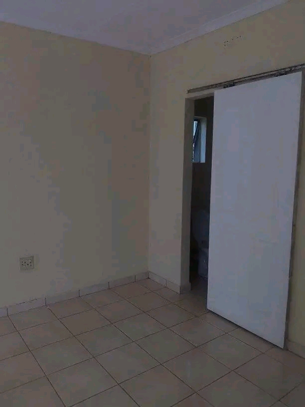 Big ensuit available for rental in highveld r  in Kempton Park