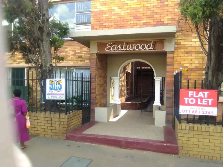 Spacious 2bed ground floor flat available for  in Turffontein