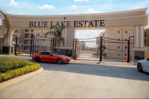 3 bed apartment 
available now
a spacious d  in Blue Hills
