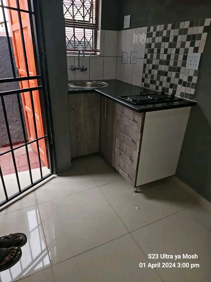 Cottage available 1st may at ext 45 for r2500  in Clayville