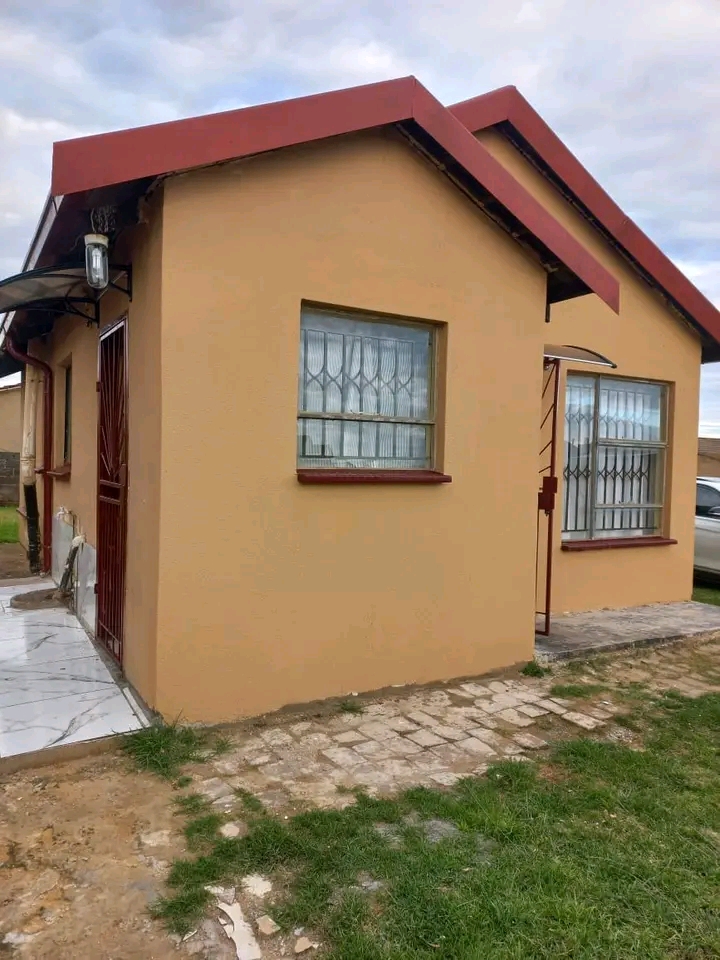 House available to rent in vos 25

•2 bed  in Vosloorus