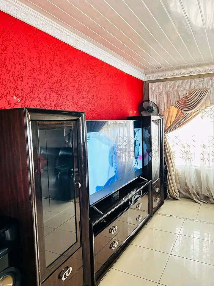 2 bedroom house with 1 empty outside room  ho  in Protea Glen