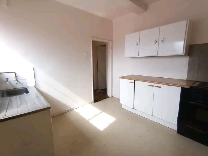 Flat for rental safe, secure and neat if you   in Rosettenville