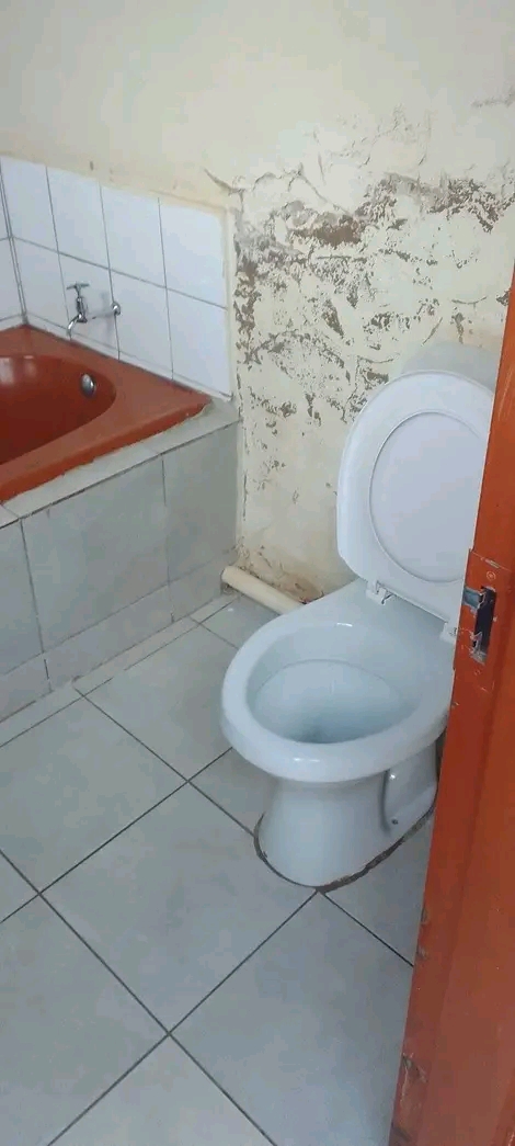 Room available to rent. at phase 2 near tanke  in Braamfischer