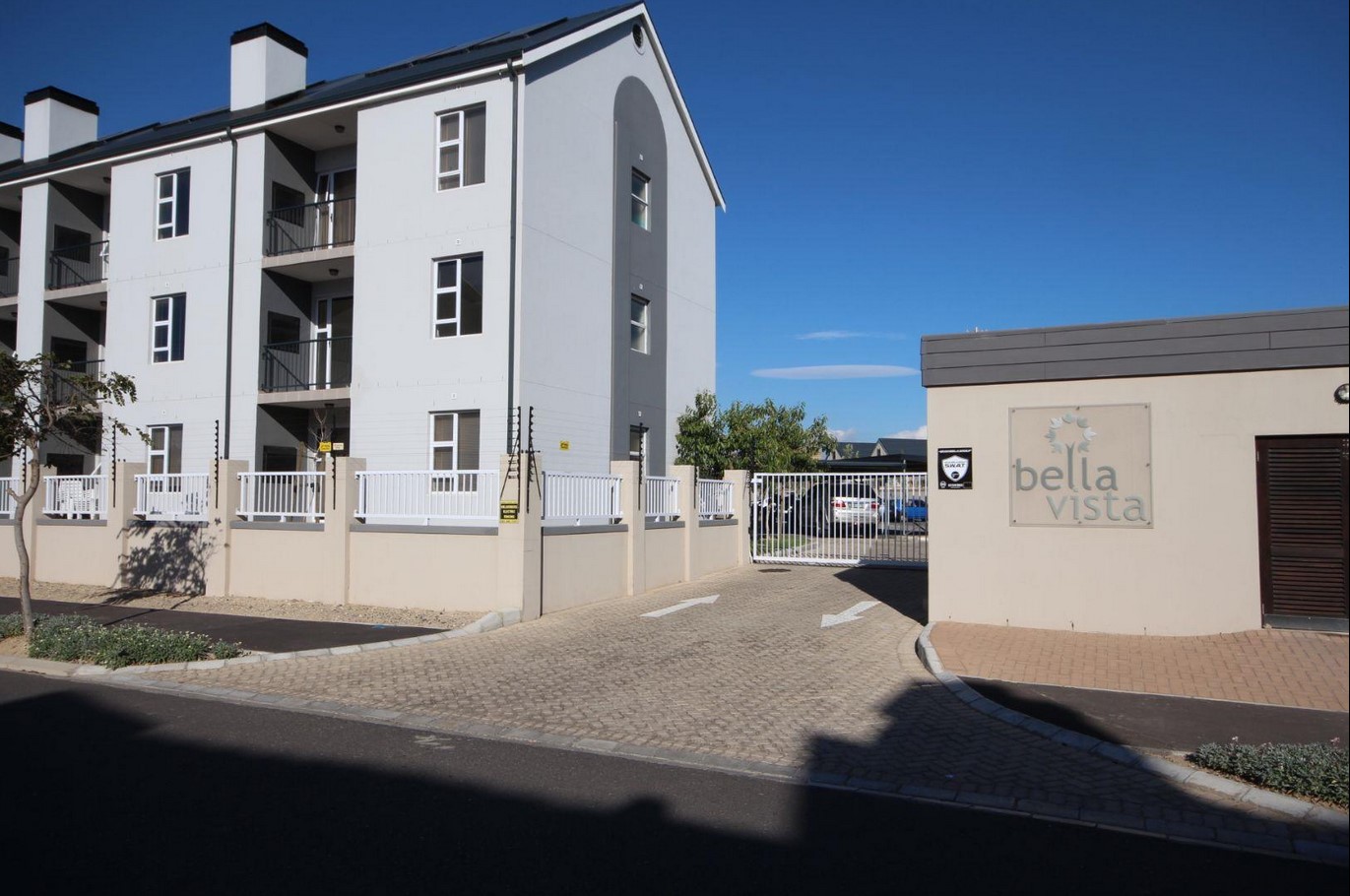  ground floor apartment available

spacious  in Kraaifontein