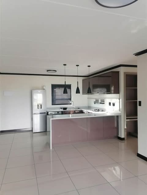 3 bed apartment 
available now
a spacious d  in Blue Hills