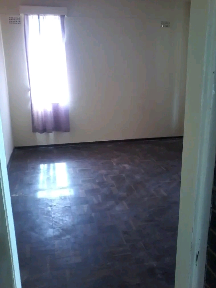 Spacious & neat 2 bed flat available for rent  in Rosettenville