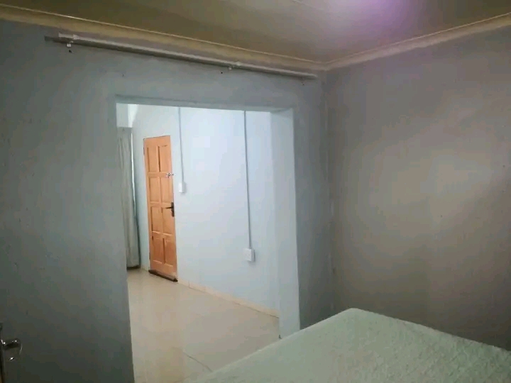 Double room available in zone 5 corner schrad  in Meadowlands
