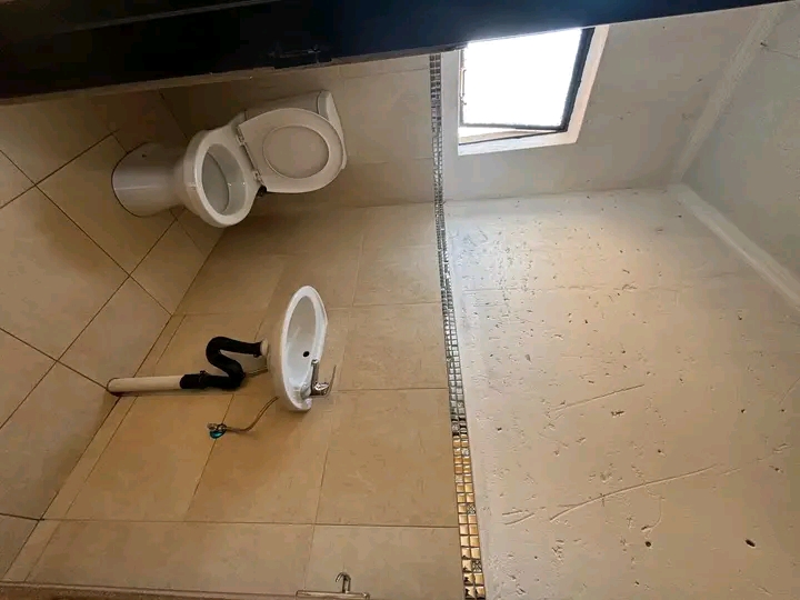 En-suite room available in phase 2, g-west se  in Braamfischer