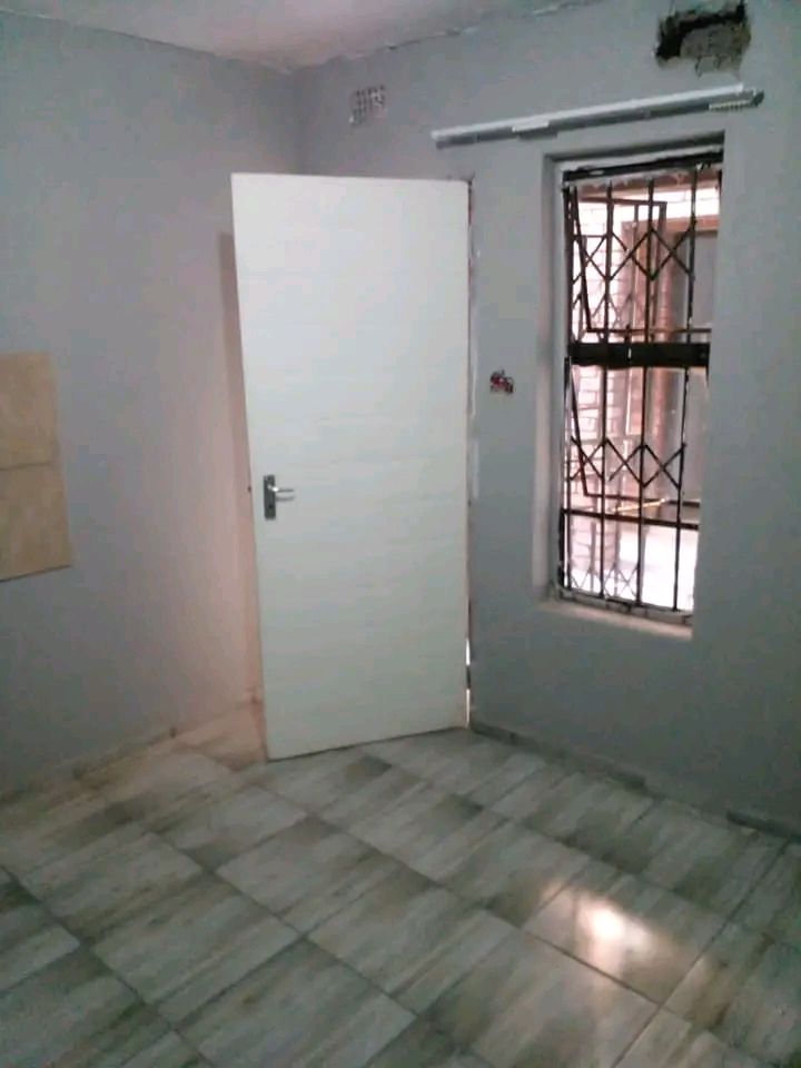 Rooms available to rent at winnie mandela zon  in Tembisa