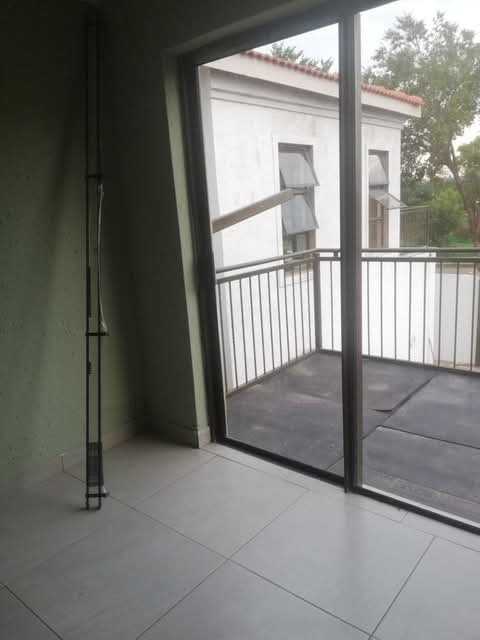 Newly built modern ensuites available for ren  in Protea Glen
