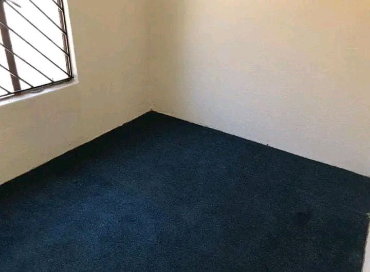3bedrooms 2bathrooms
6500 rent 
r6500 depos  in Birch Acres