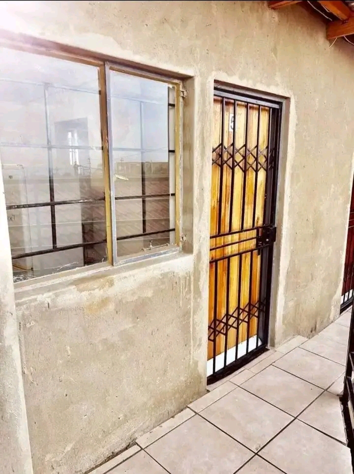 We have a batchelor room available behind sho  in Allandale