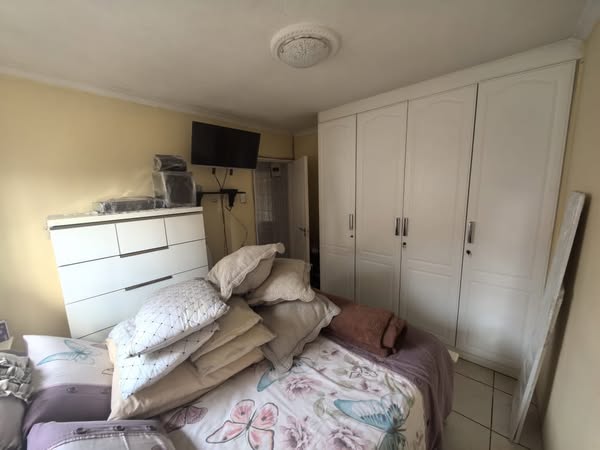 3 bedrooms house with a fitted kitchenette 4   in Tembisa