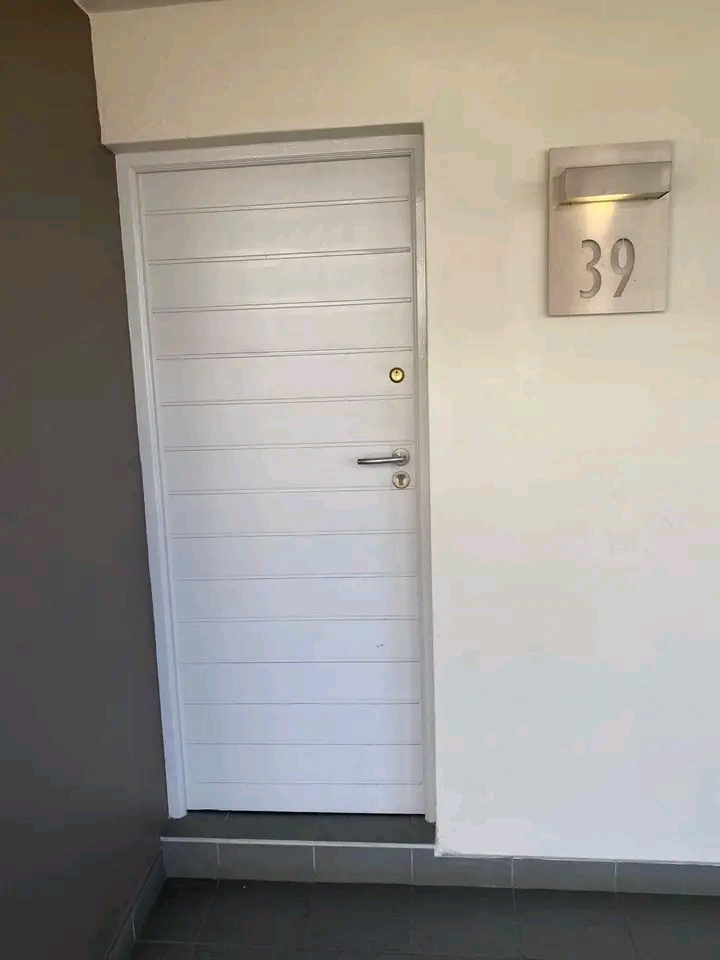 2 bedroom 2 bathrooms for rent ground floor w  in Sandton