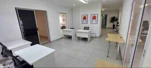 This freestanding house is fully fitted and f  in Randpark Ridge