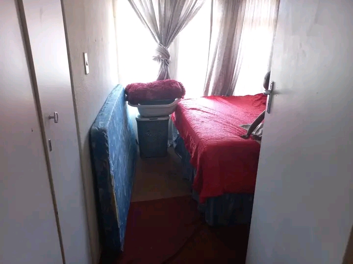 House to rent, available immediately

are:   in Vosloorus