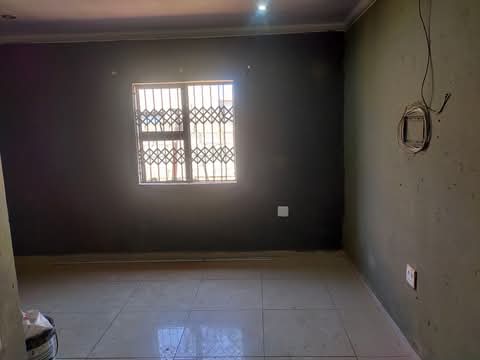 Bachelor unit available for rental at ext4 .   in Protea Glen