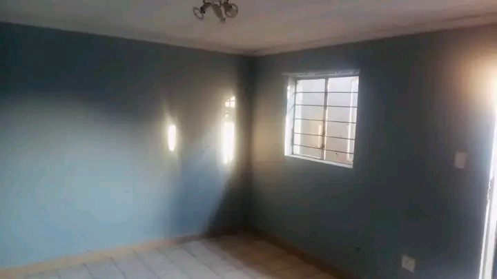 Beautiful, spacious 1 bed room with built in   in Rosettenville