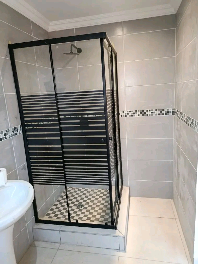 I am renting out a bachelor room in ext 78. t  in Clayville