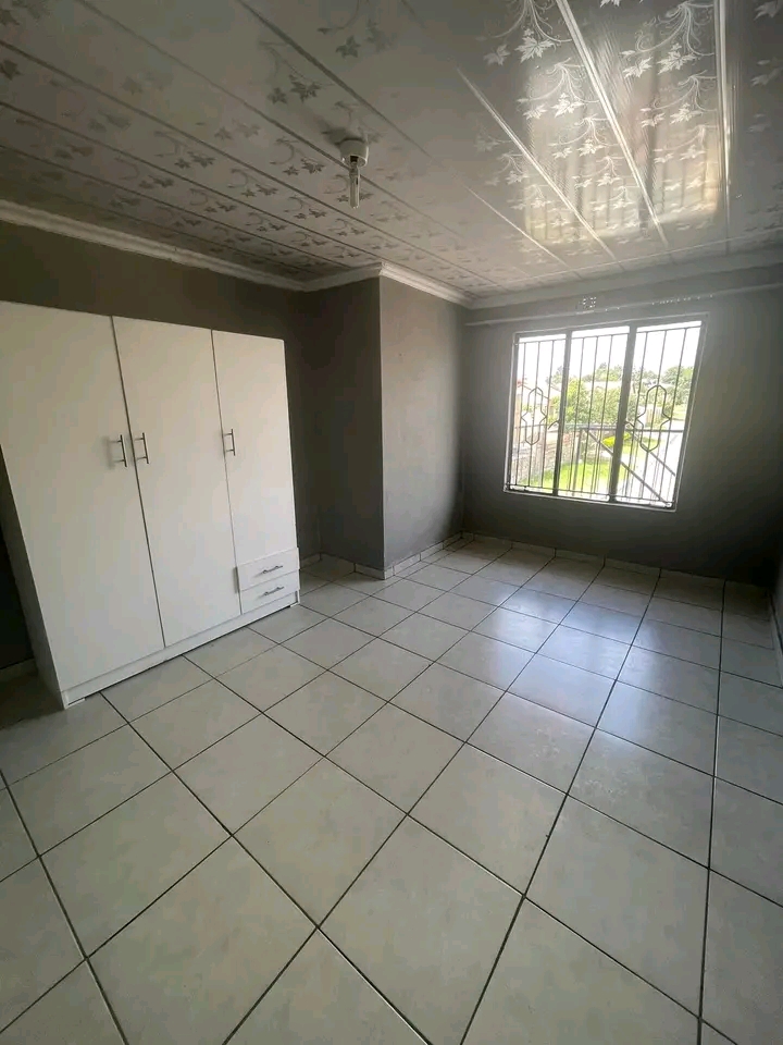 A very spacious beautiful cottage available f  in Klipfontein