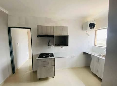 1 bedroom cottage with open plan kitchenette   in Norkem Park